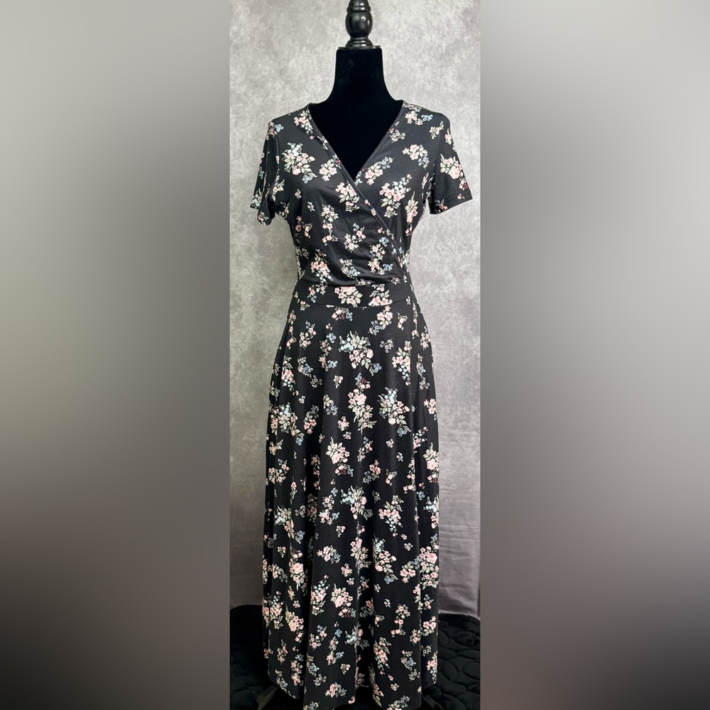 Huhot- Floral Black Dress